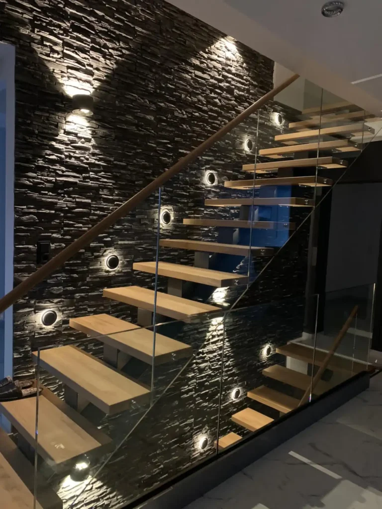 Glaserei Glas Golombiewski - glaser-glaserei-glasgeländer-holztreppe-punktgehalten-duisburg
